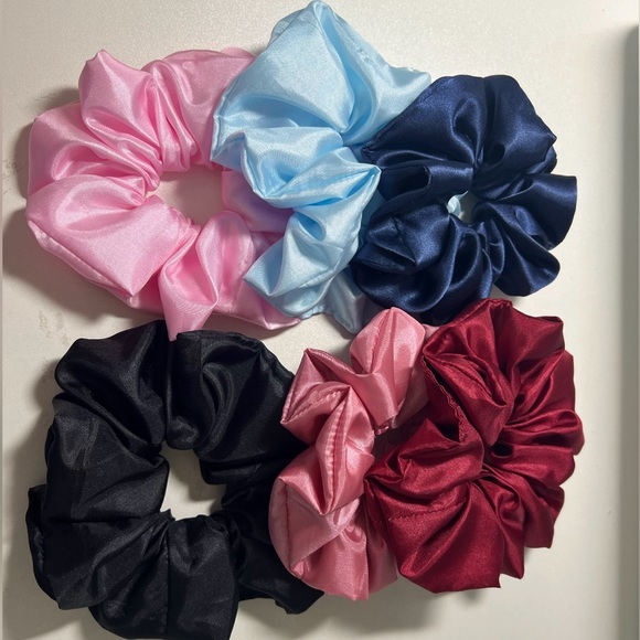 *NEW* 6 Pack of handmade multi-colored scrunchies - Picture 3 of 7